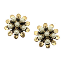 Carica l&#39;immagine nel visualizzatore di Gallery, Orecchini Bottone Fiore e Perle Alcozer &amp; J