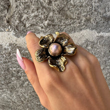 Carica l&#39;immagine nel visualizzatore di Gallery, Anello Fiore con Perla Unic Alcozer &amp; J