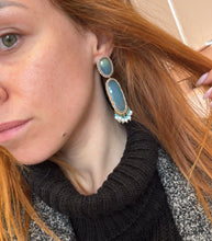 Carica l'immagine nel visualizzatore di Gallery, Orecchini Pendenti Calcedonio Sicylui