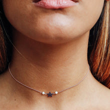 Carica l&#39;immagine nel visualizzatore di Gallery, Girocollo Stella/Cuore con Perla/Pietra blu Rue Des Mille
